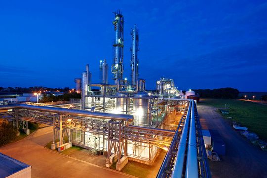 Aktuell geht die Nachfrage nach Bioethanol zur Beimischung in Benzin in ganz Europa deutlich zurück. Aktuell geht die Nachfrage nach Bioethanol zur Beimischung in Benzin in ganz Europa deutlich zurück.