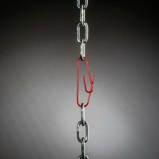 Schwachstellen in IT-Systemen können Ansatzpunkte für Angreifer sein. Mit der Technologie von Greenbone lassen sie sich aufspüren. Schwachstellen in IT-Systemen können Ansatzpunkte für Angreifer sein. Mit der Technologie von Greenbone lassen sie sich aufspüren.
