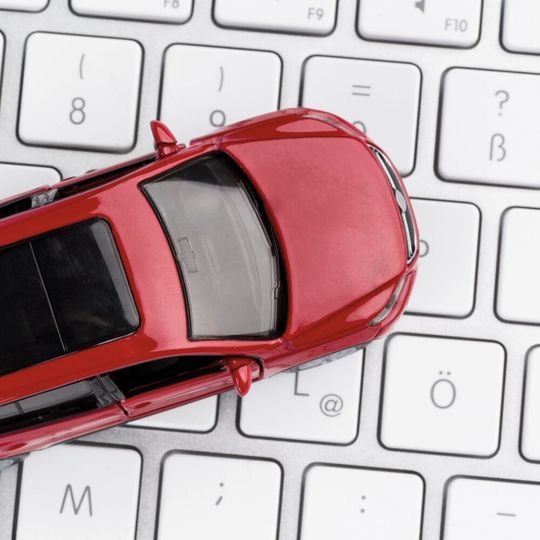 Mit der neuen Software Contramo können Kaufverträge jetzt auch digital unterzeichnet werden. Mit der neuen Software Contramo können Kaufverträge jetzt auch digital unterzeichnet werden.