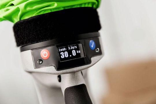 Der „piLIFT SMART“ zählt, wiegt und überprüft das Vakuum während des Hebevorgangs.