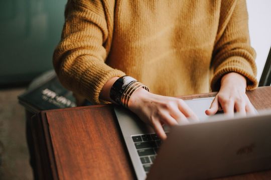 Vergleichen Sie sich mit anderen Unternehmen und finden Sie bei einem Selbsttest heraus, wo Sie mit Ihrem B2B-Marketing stehen. Vergleichen Sie sich mit anderen Unternehmen und finden Sie bei einem Selbsttest heraus, wo Sie mit Ihrem B2B-Marketing stehen.