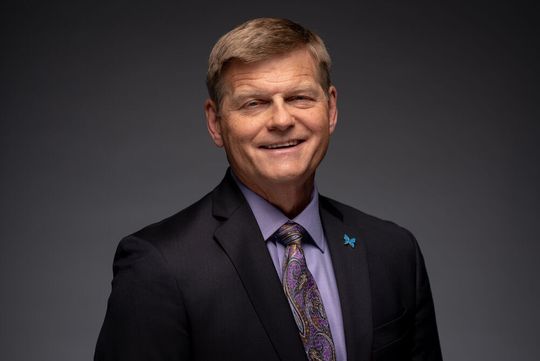 Dr. John Martin, Chief Medical Officer bei Butterfly Network: „Die Technologie vereinfacht die Anwendung von Ultraschall und ermöglicht Nutzern die bestmögliche Bildgebung.“ Dr. John Martin, Chief Medical Officer bei Butterfly Network: „Die Technologie vereinfacht die Anwendung von Ultraschall und ermöglicht Nutzern die bestmögliche Bildgebung.“