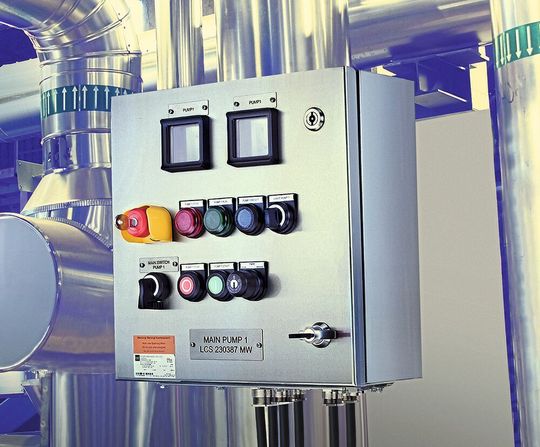 Die UL-zertifizierten Ex e-Steuerkästen von R. Stahl sind aus Edelstahl oder glasfaserverstärktem Polyesterharz und eignen sich zum Einsatz in Nordamerika auch bei extremen Temperaturbedingungen. Die UL-zertifizierten Ex e-Steuerkästen von R. Stahl sind aus Edelstahl oder glasfaserverstärktem Polyesterharz und eignen sich zum Einsatz in Nordamerika auch bei extremen Temperaturbedingungen.