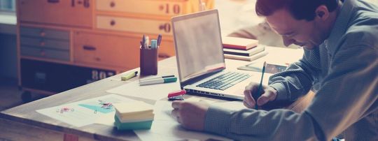 Auch aus dem Homeoffice können Mitarbeiter sich weiterbilden. Auch aus dem Homeoffice können Mitarbeiter sich weiterbilden.