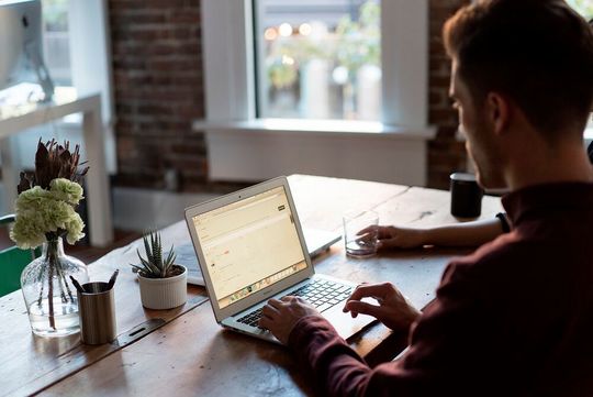 Auch im Homeoffice mit den passenden Software-Lizenzen arbeiten, ist nicht immer einfach. Auch im Homeoffice mit den passenden Software-Lizenzen arbeiten, ist nicht immer einfach.