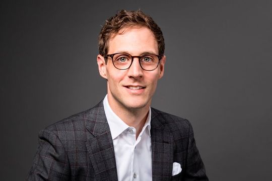 „Es ist ein positives Signal, dass die Bundesregierung das Potenzial digitaler Tools in der Bekämpfung der Corona-Pandemie erkannt hat und die Entwicklung aktiv vorantreibt“, kommentiert Sebastian Zilch, Geschäftsführer des Bundesverbands Gesundheits-IT, die derzeitigen Entwicklungen. „Es ist ein positives Signal, dass die Bundesregierung das Potenzial digitaler Tools in der Bekämpfung der Corona-Pandemie erkannt hat und die Entwicklung aktiv vorantreibt“, kommentiert Sebastian Zilch, Geschäftsführer des Bundesverbands Gesundheits-IT, die derzeitigen Entwicklungen.