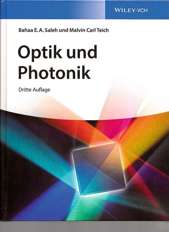 Bahaa E. A. Saleh und Malvin Carl Teich: Optik und Photonik. Wiley-VCH 2020. 1076 Seiten, ISBN: 978-3-527-34723-0, 92,90 Euro. Bahaa E. A. Saleh und Malvin Carl Teich: Optik und Photonik. Wiley-VCH 2020. 1076 Seiten, ISBN: 978-3-527-34723-0, 92,90 Euro.