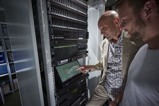 Bei dem Hosting-Service stellt EPG auch sicher, dass die Rechenzentren klimatisiert und sicher sind. Bei dem Hosting-Service stellt EPG auch sicher, dass die Rechenzentren klimatisiert und sicher sind.