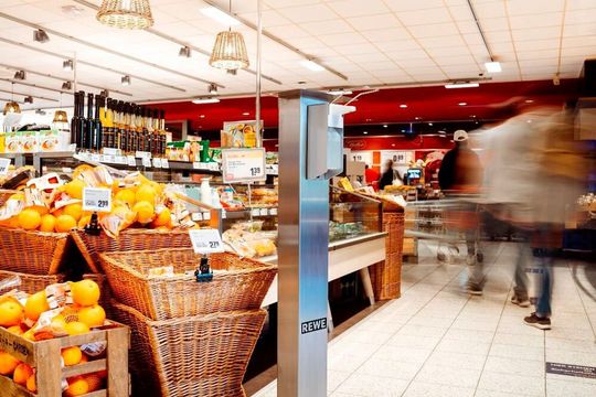 Die aktuelle wöchentliche Produktionsmenge dieser Ärmelspendersäulen von 1000 Stück soll noch wesentlich erhöht werden.