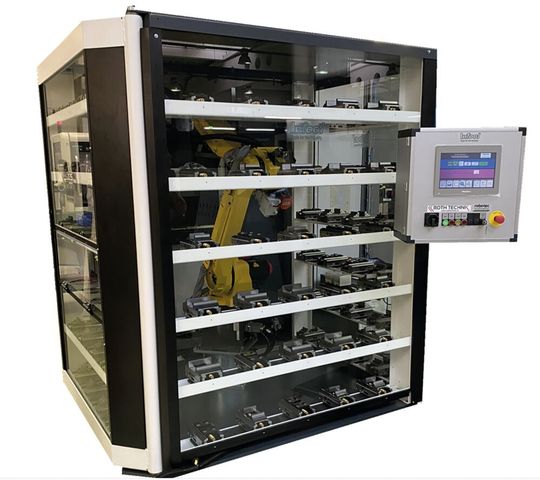 RoboCubo pour alimenter avec régularité et efficacité un centre d'usinage durant 24 heures par jour. RoboCubo pour alimenter avec régularité et efficacité un centre d'usinage durant 24 heures par jour.