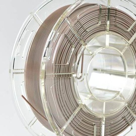 Evonik hat ein 3D-druckfähiges PEEK-Filament (Polyetheretherketon) als sogenanntes „Implant-Grade“ für den Medizinbereich auf den Markt gebracht. Evonik hat ein 3D-druckfähiges PEEK-Filament (Polyetheretherketon) als sogenanntes „Implant-Grade“ für den Medizinbereich auf den Markt gebracht.