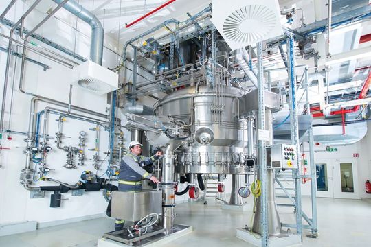 Die Health-Care-Sparte von Evonik erweitert die Produktionsstandorte in Dossenheim und Hanau. Die Health-Care-Sparte von Evonik erweitert die Produktionsstandorte in Dossenheim und Hanau.
