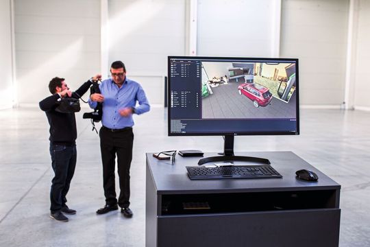 Anprobe: Virtuplex ist ein virtueller Erlebnisraum, in dem sich ganze Verkaufs- und Lagerflächen modellieren und deren Ausstattung per VR-Brille testen lassen.