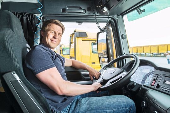 Mit spielerischen Ansätzen lässt sich der Kraftstoffverbrauch ganzer Lkw-Flotten reduzieren. So kann ein enormes Einsparpotenzial gehoben werden. Mit spielerischen Ansätzen lässt sich der Kraftstoffverbrauch ganzer Lkw-Flotten reduzieren. So kann ein enormes Einsparpotenzial gehoben werden.