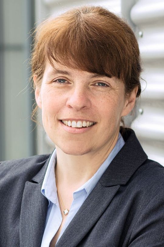 Rechtsanwältin Stefanie Tiede ist in der Anwaltskanzlei Gimmler für steuerrechtliche Fragen zuständig, insbesondere für den Schnittstellenbereich Logistik und Steuerrecht. Daneben befasst sie sich mit den Spezialgebieten Umsatzsteuerrecht für Körperschaften des öffentlichen Rechts. Rechtsanwältin Stefanie Tiede ist in der Anwaltskanzlei Gimmler für steuerrechtliche Fragen zuständig, insbesondere für den Schnittstellenbereich Logistik und Steuerrecht. Daneben befasst sie sich mit den Spezialgebieten Umsatzsteuerrecht für Körperschaften des öffentlichen Rechts.