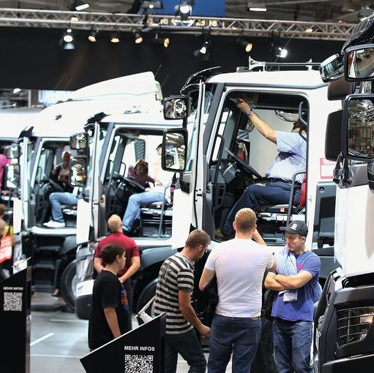 Die IAA Nutzfahrzeuge lebt vom persönlichen Austausch. Deshalb sagte der VDA die Messe für 2020 ab. Die IAA Nutzfahrzeuge lebt vom persönlichen Austausch. Deshalb sagte der VDA die Messe für 2020 ab.