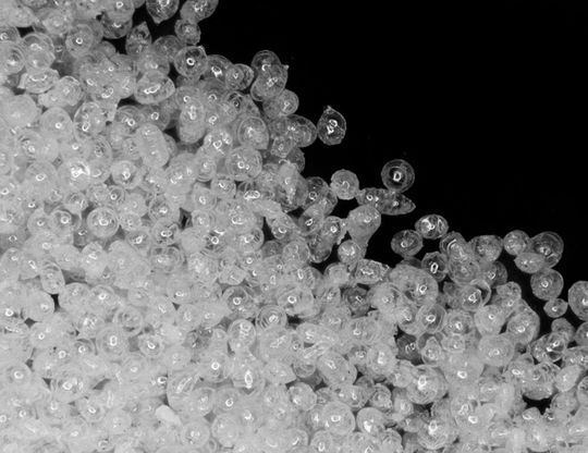 Mit dem Produkt TRI-Spheres 45XS Ultra erweitert Lehmann&Voss sein Portfolio an winzigen Mikrohohlkugeln, die bei der Farb- und Lackherstellung, in der Kunststofftechnik oder im Bausektor ihre Einsatzgebiete finden. Mit dem Produkt TRI-Spheres 45XS Ultra erweitert Lehmann&Voss sein Portfolio an winzigen Mikrohohlkugeln, die bei der Farb- und Lackherstellung, in der Kunststofftechnik oder im Bausektor ihre Einsatzgebiete finden.