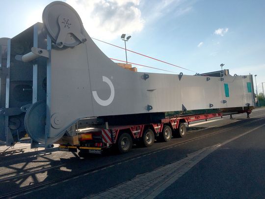 Anfang Mai lieferte Konecranes den Hafenkran nach Süditalien, im Juni soll er in Betrieb genommen werden. Anfang Mai lieferte Konecranes den Hafenkran nach Süditalien, im Juni soll er in Betrieb genommen werden.