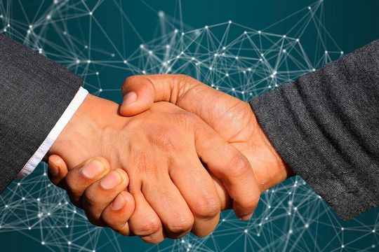 Covestro und Teknor Apex haben einen Kooperationsvertrag zur Compoundierung von TPU unterzeichnet. Covestro und Teknor Apex haben einen Kooperationsvertrag zur Compoundierung von TPU unterzeichnet.