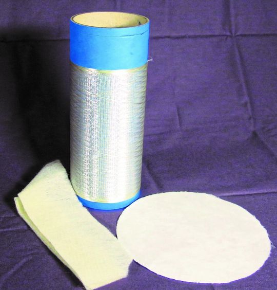 Fasern und Textilien aus einem Cellulose-Chitin-Mix können laut Forschern der Deutschen Institute für Textil- und Faserforschung (DITF) die Medizintechnik mit Produkten aus nachwachsenden Rohstoffen bedienen – zum Beispiel als hervorragendes Bioverbandmaterial. Denn Chitin, bekannt als Panzermaterial von Krebstieren, Insekten und anderen Gliederfüßlern, kann jetzt durch ein effizientes DITF-Verfahren besser dafür genutzt werden, heißt es. Fasern und Textilien aus einem Cellulose-Chitin-Mix können laut Forschern der Deutschen Institute für Textil- und Faserforschung (DITF) die Medizintechnik mit Produkten aus nachwachsenden Rohstoffen bedienen – zum Beispiel als hervorragendes Bioverbandmaterial. Denn Chitin, bekannt als Panzermaterial von Krebstieren, Insekten und anderen Gliederfüßlern, kann jetzt durch ein effizientes DITF-Verfahren besser dafür genutzt werden, heißt es.