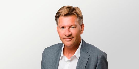 „Die End-to-End-Supply-Chain-Visibility wird von allen als das ultimative Ziel einer ausgereiften und effizienten Supply Chain angesehen“, sagt Studienautor Martin Eckert, Head of Global Pharma & Life Siences bei Miebach. „Die End-to-End-Supply-Chain-Visibility wird von allen als das ultimative Ziel einer ausgereiften und effizienten Supply Chain angesehen“, sagt Studienautor Martin Eckert, Head of Global Pharma & Life Siences bei Miebach.
