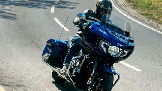 Mit der Challenger hat Indian einen direkten Konkurrenten für die Harley-Davidson Road Glide im Programm. Mit der Challenger hat Indian einen direkten Konkurrenten für die Harley-Davidson Road Glide im Programm.