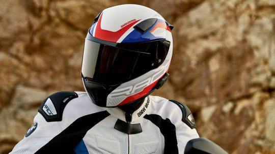 BMW gewährt künftig 5 Jahre Garantie auf seine Motorradhelme. BMW gewährt künftig 5 Jahre Garantie auf seine Motorradhelme.
