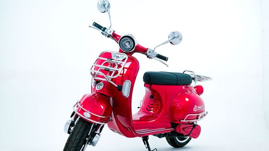 Der ab Ende Juni erhältliche Trinity Romeo R soll bis 75 km/h schnell fahren. Der ab Ende Juni erhältliche Trinity Romeo R soll bis 75 km/h schnell fahren.