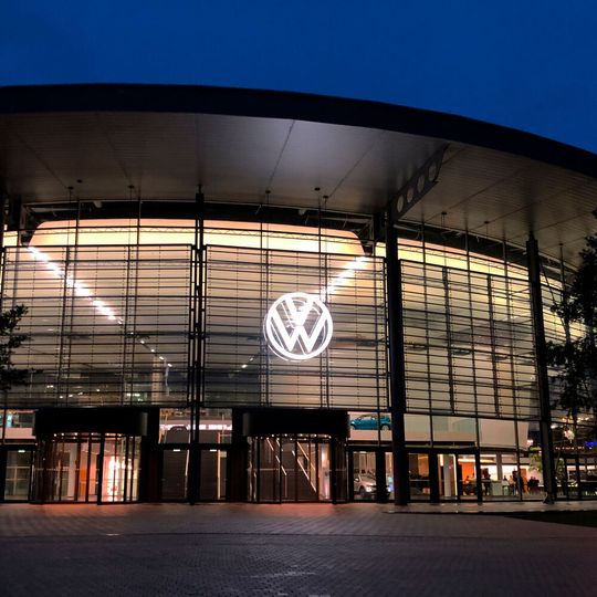 VW muss wegen der Corona-Krise sparen. VW muss wegen der Corona-Krise sparen.