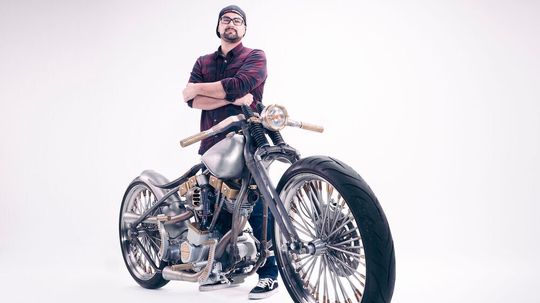Fabian Müller, der Geschäftsführer von Müller Motorcycle, steckte viel Handarbeit in den Bau der Hillbilly Racer. Fabian Müller, der Geschäftsführer von Müller Motorcycle, steckte viel Handarbeit in den Bau der Hillbilly Racer.