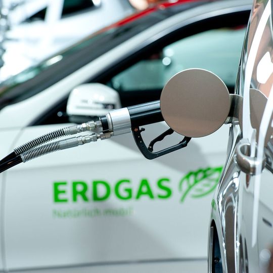 Günstiger Kraftstoff, teurere HU: Das Prüfen von Gasautos ist aufwändiger als bei anderen Pkw. Günstiger Kraftstoff, teurere HU: Das Prüfen von Gasautos ist aufwändiger als bei anderen Pkw.