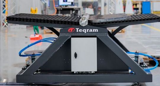 Der Easy Flipper von Teqram wendet große, schwere Teile in Sekunden. Der Easy Flipper von Teqram wendet große, schwere Teile in Sekunden.