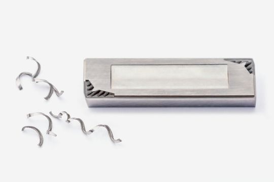 The new chip guiding stage ensures reliable chip breaking in fine machining of steel materials. The new chip guiding stage ensures reliable chip breaking in fine machining of steel materials.