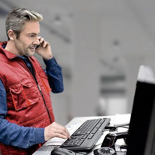 Auf Wunsch übernehmen Danfoss-Experten die Maßnahmen zur Fehlersuche und -behebung oder unterstützen bei der Inbetriebnahme per Fernzugriff über eine gesicherte VPN-Verbindung auf die Umrichter. Auf Wunsch übernehmen Danfoss-Experten die Maßnahmen zur Fehlersuche und -behebung oder unterstützen bei der Inbetriebnahme per Fernzugriff über eine gesicherte VPN-Verbindung auf die Umrichter.