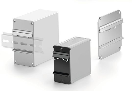 Die Gehäuserückwand RKL wird im Standardportfolio für 22 unterschiedliche Gehäuse angeboten. Sie sind in naturfarben eloxiert, schwarz eloxiert oder elektrisch leitend transparent passiviert erhältlich. Die Gehäuserückwand RKL wird im Standardportfolio für 22 unterschiedliche Gehäuse angeboten. Sie sind in naturfarben eloxiert, schwarz eloxiert oder elektrisch leitend transparent passiviert erhältlich.