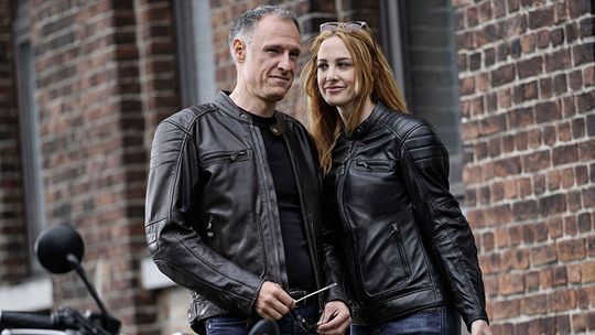 Die neue Chester-Lederjacke von Düse überzeugt alle Retro-Fans. Die neue Chester-Lederjacke von Düse überzeugt alle Retro-Fans.
