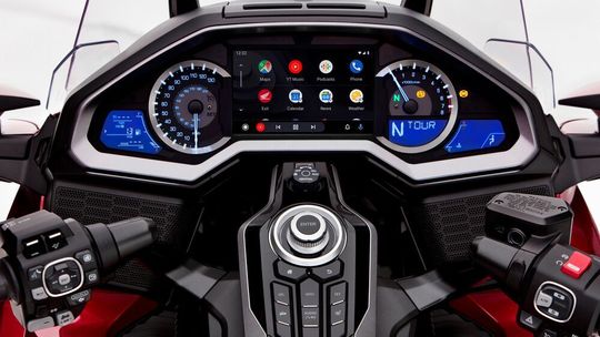 In Hondas GL1800 wurde das System Android Auto integriert. In Hondas GL1800 wurde das System Android Auto integriert.