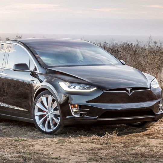 Der Tesla Model X 100D Der Tesla Model X 100D