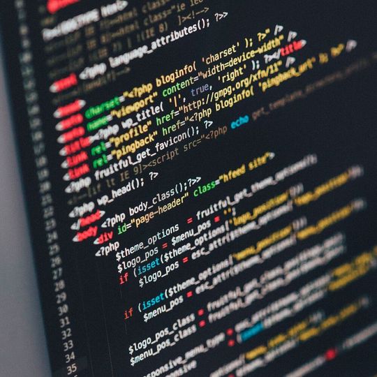 Softwareentwickler müssen die Softwaresicherheit schon während der Programmierung berücksichtigen. Softwareentwickler müssen die Softwaresicherheit schon während der Programmierung berücksichtigen.