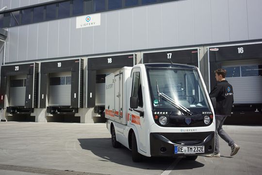 Die Elektrotransporter von Tropos eigen sich auch um in Städten sogenannte Mikro-Hubs zu bedienen. Die Elektrotransporter von Tropos eigen sich auch um in Städten sogenannte Mikro-Hubs zu bedienen.