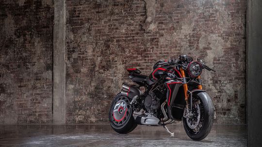 Schick und schnell, doch mit 34.000 Euro nicht ganz billig: die Rush 1000 von MV Agusta. Schick und schnell, doch mit 34.000 Euro nicht ganz billig: die Rush 1000 von MV Agusta.