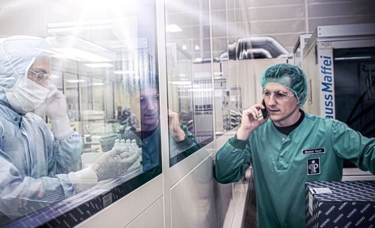 Reinraum des Kunststoffverarbeiters Pöppelmann