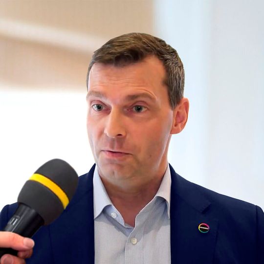 Trotz der aktuellen Maßnahmen zur Kostenreduktion will Covestro-Vorstandsvorsitzende Dr. Markus Steilemann die strategischen Fokusthemen Nachhaltigkeit und Innovation weiter vorantreiben. Trotz der aktuellen Maßnahmen zur Kostenreduktion will Covestro-Vorstandsvorsitzende Dr. Markus Steilemann die strategischen Fokusthemen Nachhaltigkeit und Innovation weiter vorantreiben.