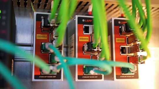 Lapp lieferte ein komplettes Paket von industriellen Datenübertragungslösungen – auch die passenden Etherline-Access-Industrie-Switches U05T und U08T.