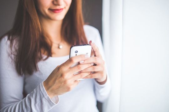 Besonders in dieser außergewöhnlichen Zeit müssen Mitarbeiter für die Krisenkommunikation des Unternehmens erreichbar sein können. Ein Kanal, der sich bislang so gut wie immer als zuverlässig erwiesen hat: die SMS. Besonders in dieser außergewöhnlichen Zeit müssen Mitarbeiter für die Krisenkommunikation des Unternehmens erreichbar sein können. Ein Kanal, der sich bislang so gut wie immer als zuverlässig erwiesen hat: die SMS.