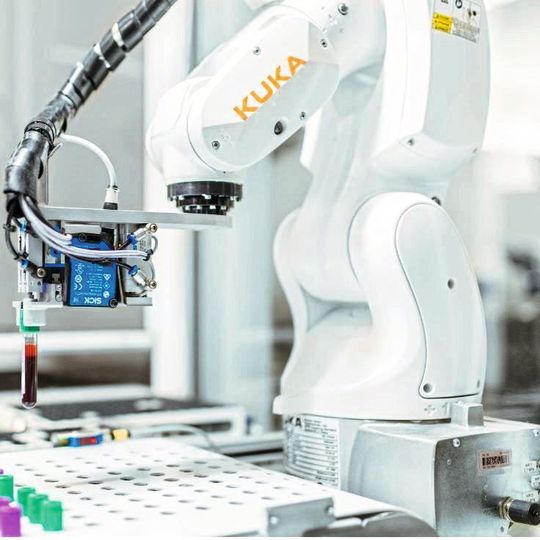 Roboter sortiert Blutproben am Universitätsklinikum in Aalborg. Roboter sortiert Blutproben am Universitätsklinikum in Aalborg.
