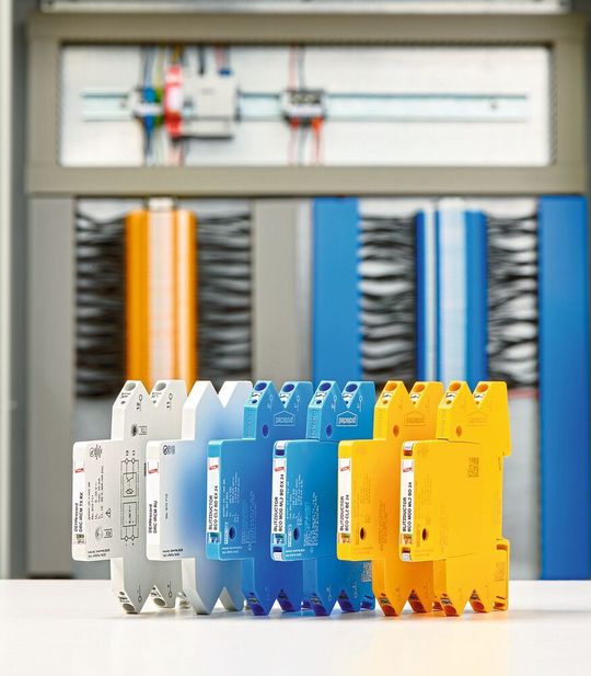Die kombinierten Blitzstrom- und Überspannungsableiter der Geräteserie Blitzconductorconnect von Dehn sind 6 mm breit. Die kombinierten Blitzstrom- und Überspannungsableiter der Geräteserie Blitzconductorconnect von Dehn sind 6 mm breit.