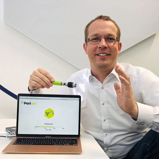 Sensoren an die Cloud anbinden: Dr. Karsten Walther von Perinet mit den Seamless-IoT-Connectivity-Komponenten, bei denen eine zusätzliche Protokollwandlung nicht notwendig ist. Sensoren an die Cloud anbinden: Dr. Karsten Walther von Perinet mit den Seamless-IoT-Connectivity-Komponenten, bei denen eine zusätzliche Protokollwandlung nicht notwendig ist.