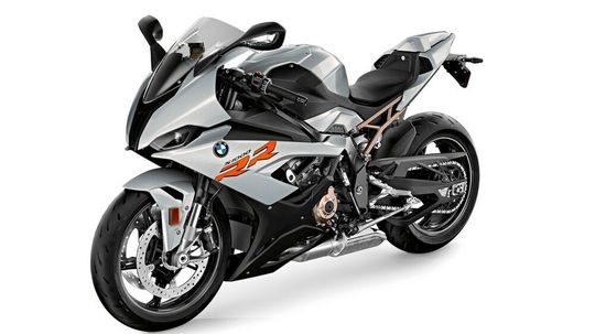 Die BMW S 1000 RR leistet 152 kW/207 PS. Die BMW S 1000 RR leistet 152 kW/207 PS.