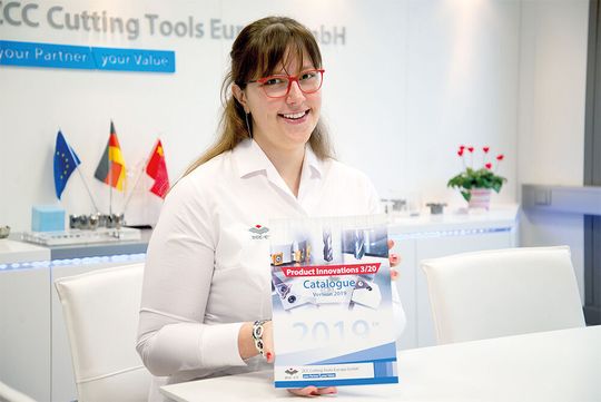 Charmant präsentiert! Das ist der ergänzte Katalog von ZCC Cutting Tools Europe. Besonders erwähnenswert sind gleich fünf zerspanungstechnische Neuzugänge für verschiedenste Einsatzbereiche und Branchen. Näheres erfahren Sie im Beitrag nebenan... Charmant präsentiert! Das ist der ergänzte Katalog von ZCC Cutting Tools Europe. Besonders erwähnenswert sind gleich fünf zerspanungstechnische Neuzugänge für verschiedenste Einsatzbereiche und Branchen. Näheres erfahren Sie im Beitrag nebenan...